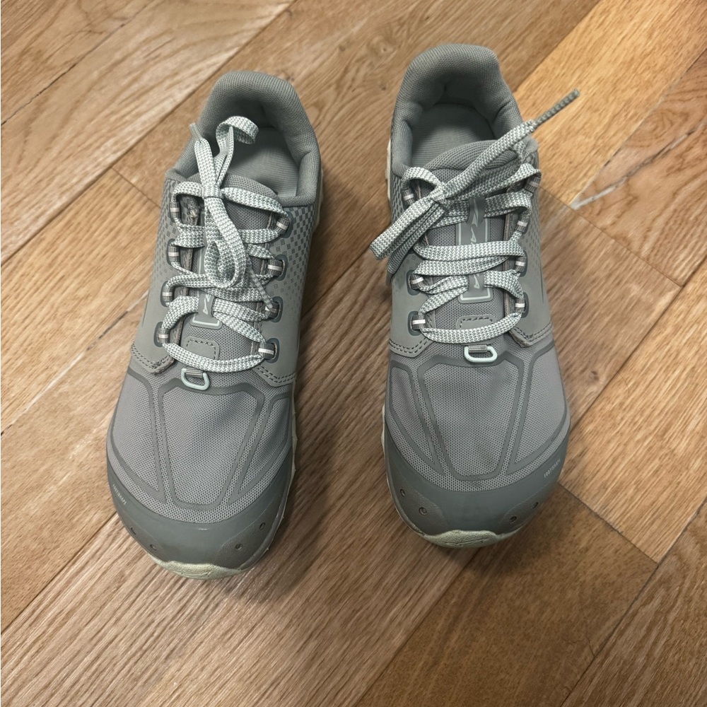 Altra trail running shoes. Light gray/green 7.5